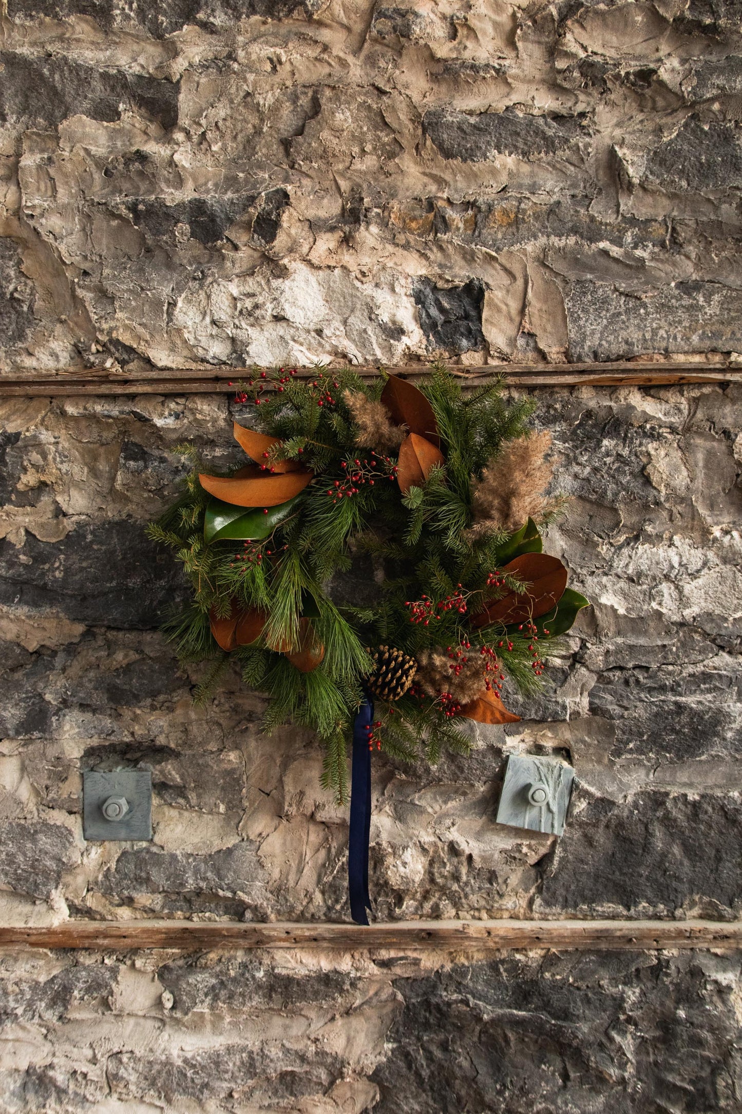 Beautiful full holiday wreath. A classic style with my own little twist.   Styles my very based on seasonal availability. Each wreath is made to order.   Delivery or pick up available. 